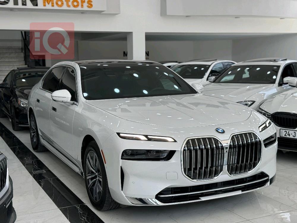 BMW i7